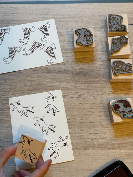 Tampon encreur PETIT CHIEN boîte mystère