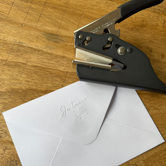 Timbre à sec motif Je t'aime