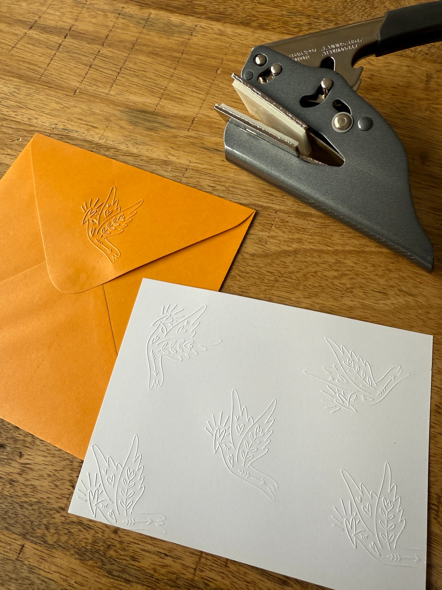 Timbre à sec motif L'oiseau Bohème