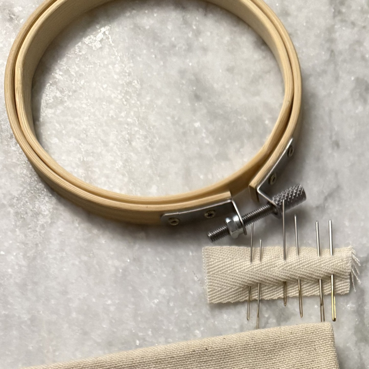 Tambour et kit de 6 aiguilles avec tire-fil