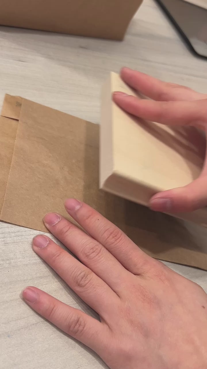 utilisation du tampon de 120 x 120 mm sur des sachets en papier et des sacs