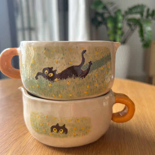 Tasse céramique modelée et peinte à la main – Champ fleuri