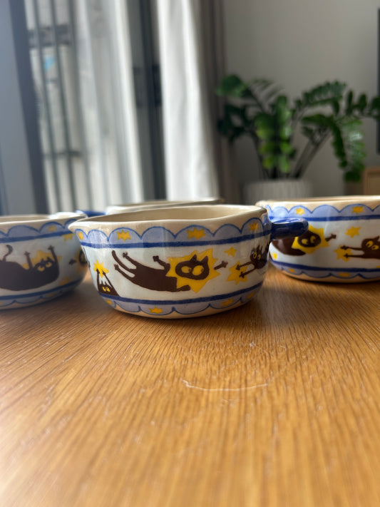 Tasse céramique modelée et peinte à la main – Nuit