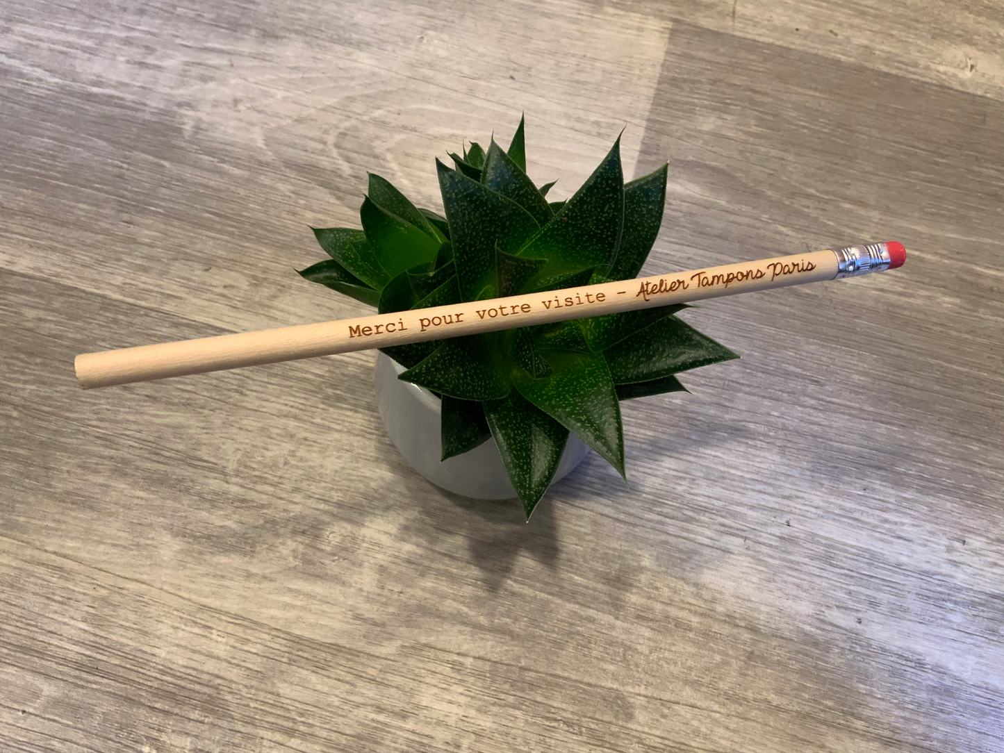 Crayons à papier personnalisés et gravés avec votre texte