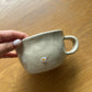 Tasse céramique modelée et peinte à la main – Mug Fleurs