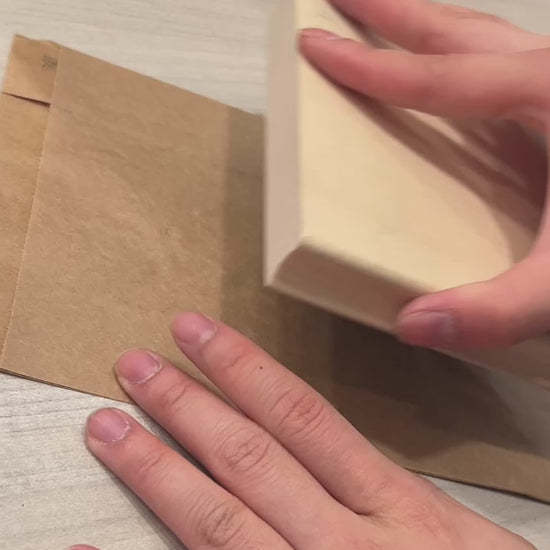 utilisation du tampon de 120 x 120 mm sur des sachets en papier et des sacs