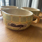 Tasse céramique modelée et peinte à la main – Drôle