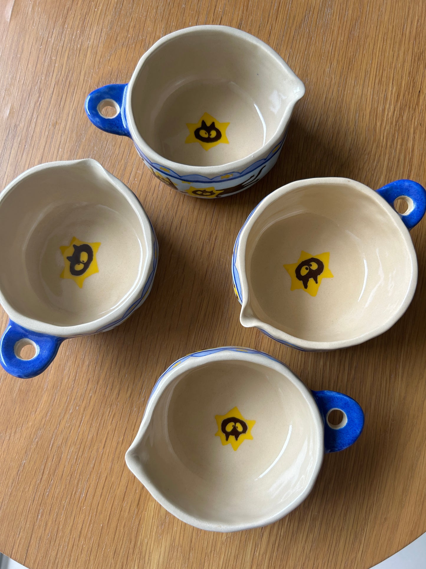 Tasse céramique modelée et peinte à la main – Nuit